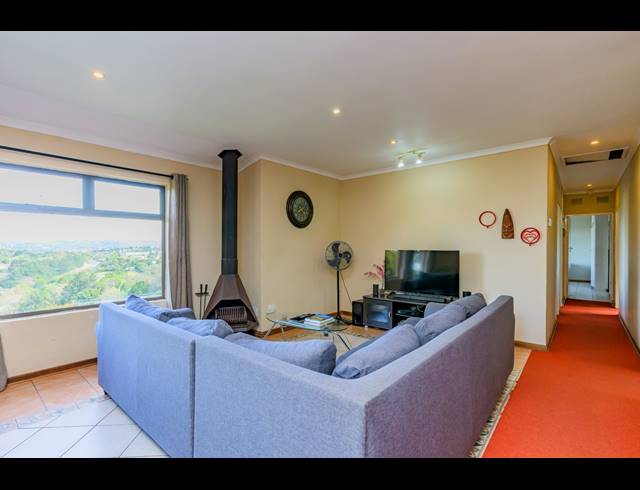 8 BEDROOM HOUSE FOR SALE IN COWIES HILL